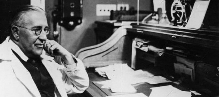 Le physicien austro-américain VICTOR FRANZ HESS, lauréat du prix Nobel de physique (1936) pour la découverte des rayons cosmiques.