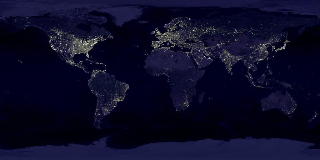  Les observations nocturnes des satellites permettent de cartographier de manière non biaisée des régions de la surface de la Terre ayant des éclairages différents.