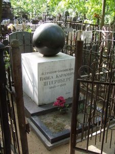 La tombe du scientifique au cimetière moscovite de Vagankovsky
