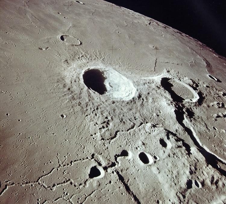 Un cratère lunaire nommé en l'honneur du scientifique