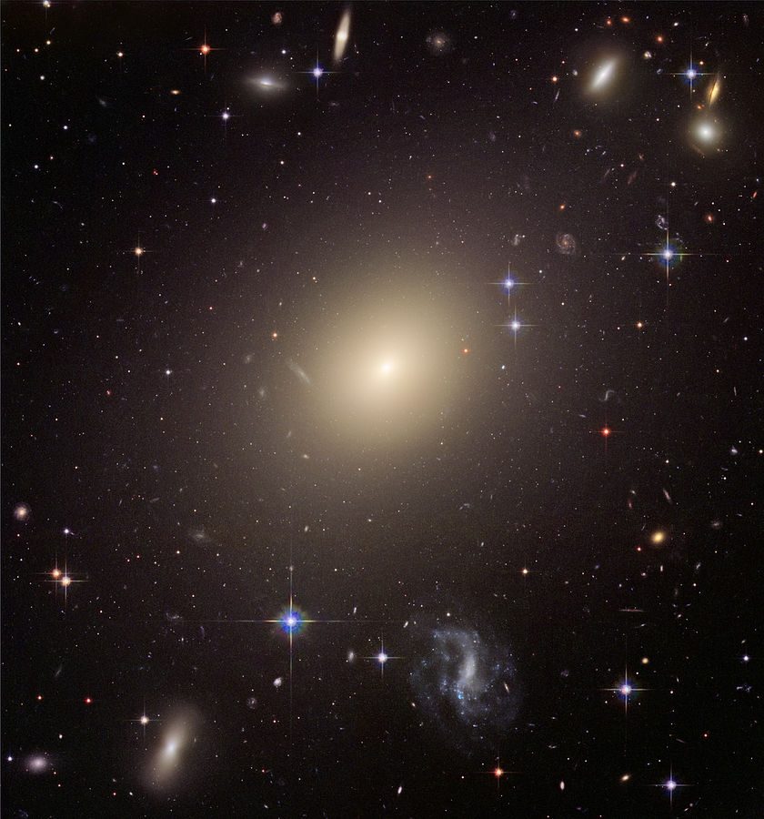Galaxie elliptique géante ESO 325-G004