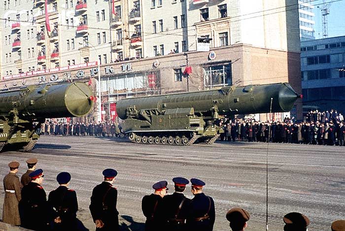 RT-20P lors d'un défilé à Moscou le 7 novembre 1967