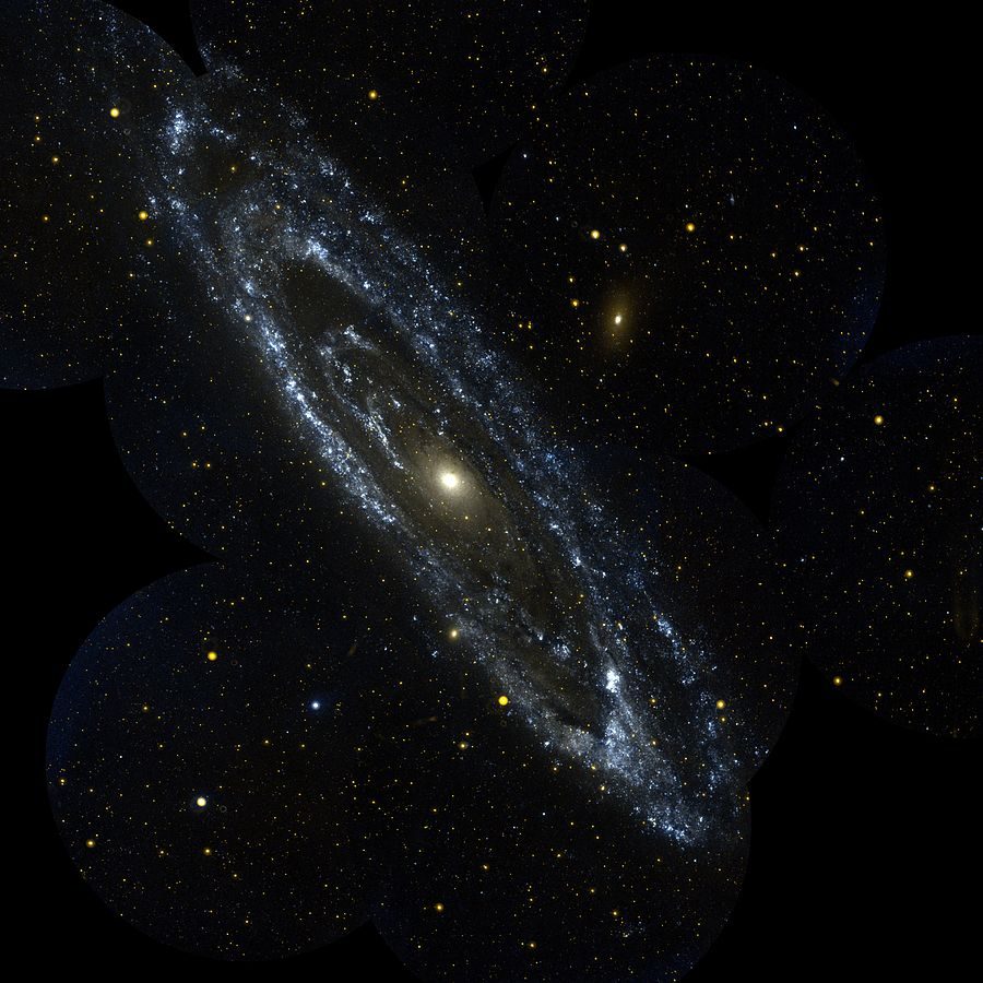 La galaxie d'Andromède dans l'ultraviolet. Image combinée. 
