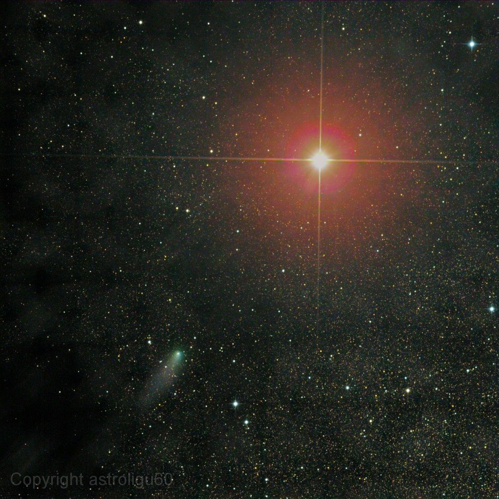Photo de la comète Siding Spring et de Mars