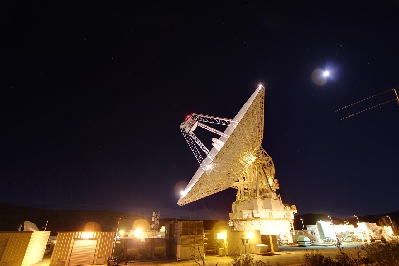 Antenne du Deep Space Network de la NASA pour communiquer avec les Voyager.