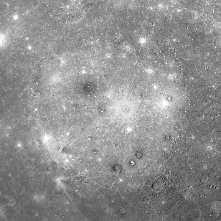 Le bassin Tolstoï sur Mercure, image prise par la sonde MESSENGER