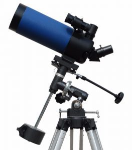 Dans le télescope de Maksutov-Kassegren, le rôle de la lentille correctrice est joué par un ménisque - une lentille convexe de grande courbure.