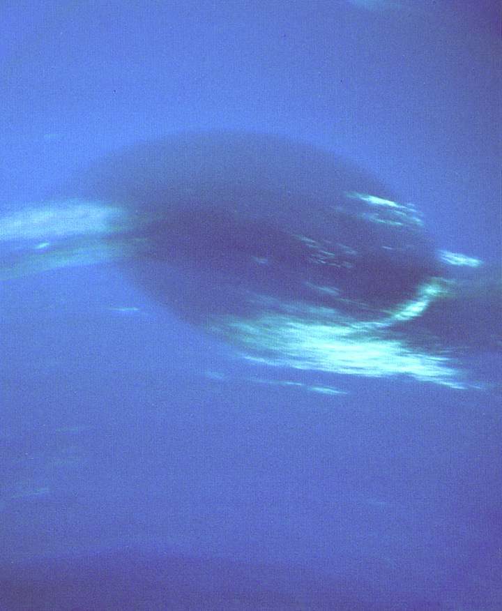 La grande tache sombre sur Neptune