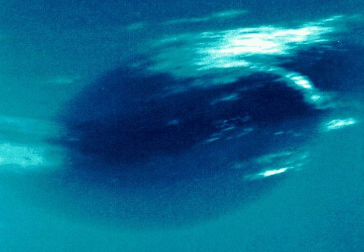 Grande tache sombre sur Neptune