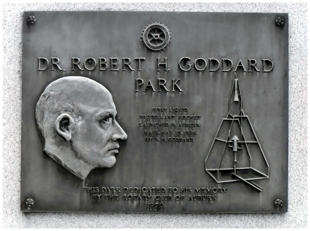Une plaque commémorative dédiée au scientifique
