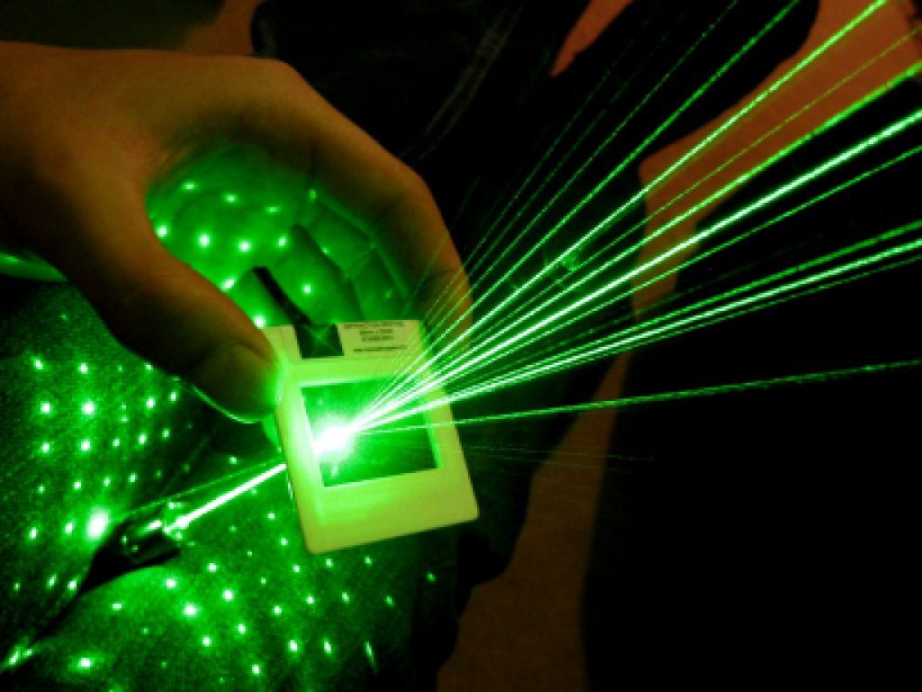 Réseau de diffraction sur laser