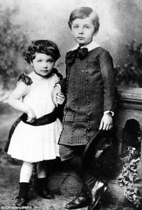 Albert Einstein et sa sœur Maya, 1884.