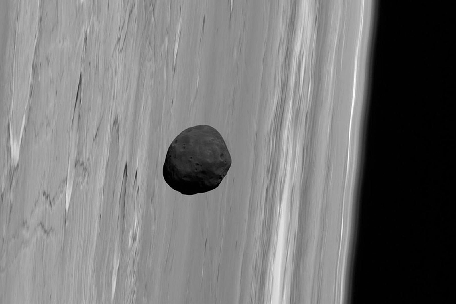 Phobos au-dessus de la planète