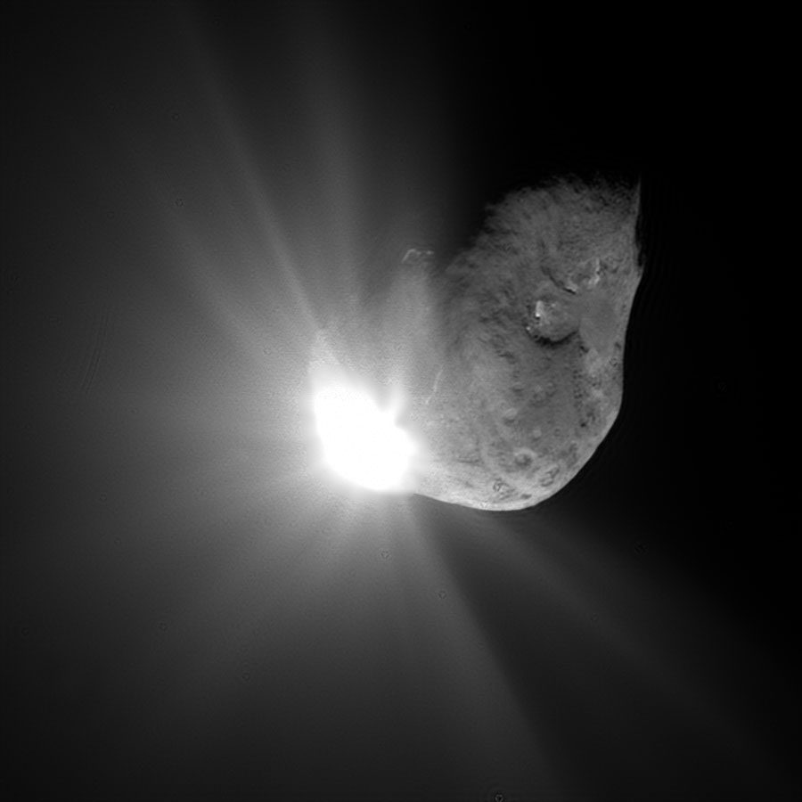 Photo des conséquences de l'impact de l'impacteur sur le noyau de la comète
