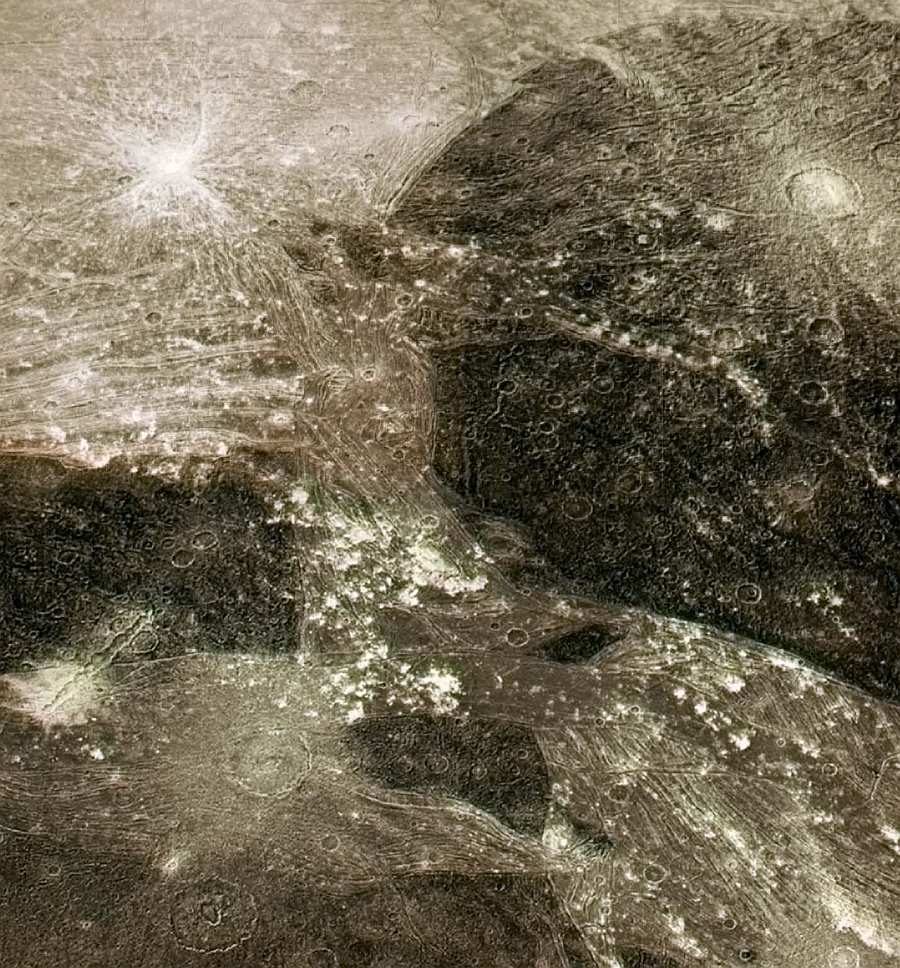 Ganymède, photographié à une distance d'environ 70 000 kilomètres.
