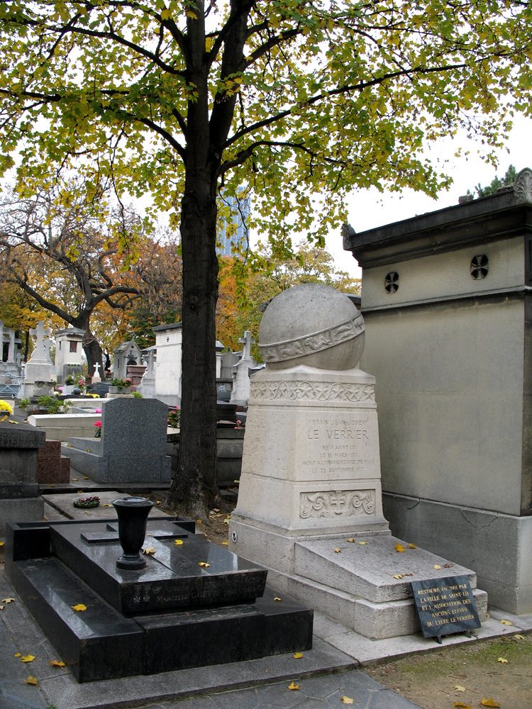 Tombe de Leverrier au cimetière du Montparnasse à Paris.