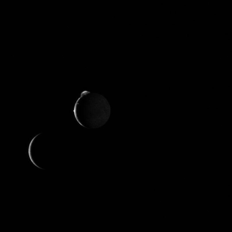 Io et Europa, prises par la sonde New Horizons.