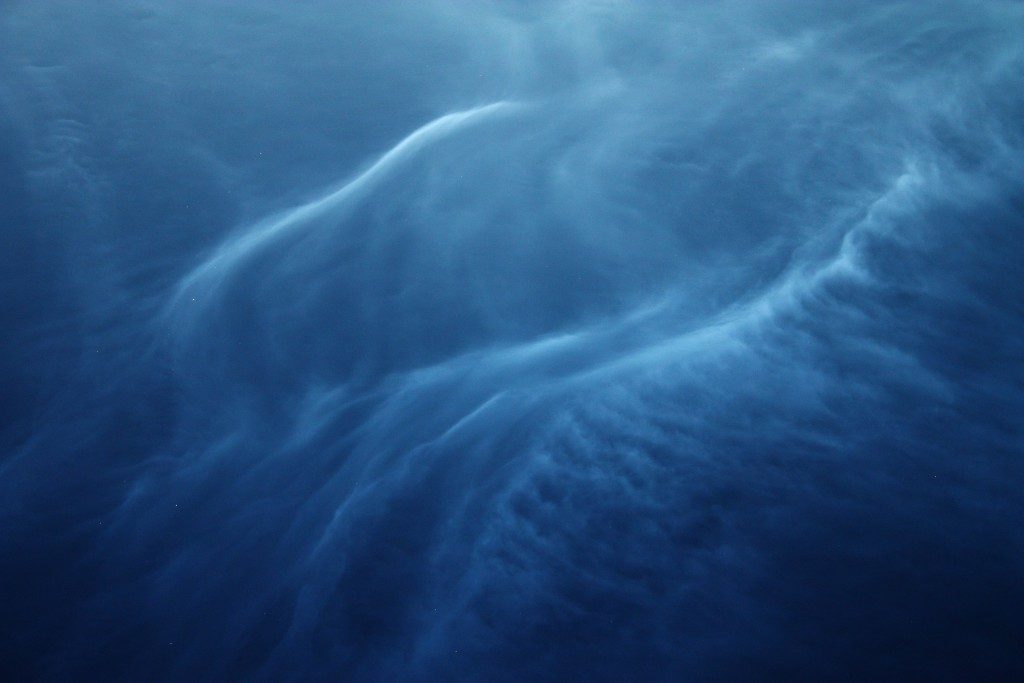 Nuages argentés près de