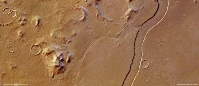 Image du Vallis Reul prise le 14 mai 2012 par Mars Express