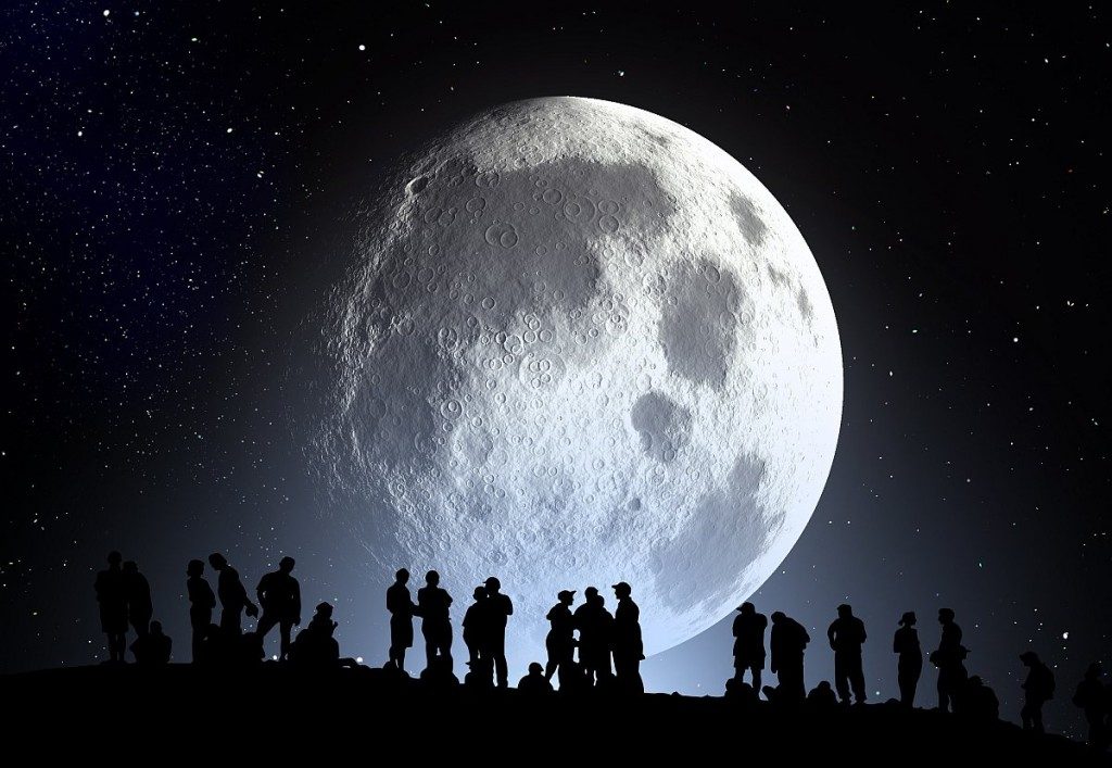 Collage de la Lune et des observateurs