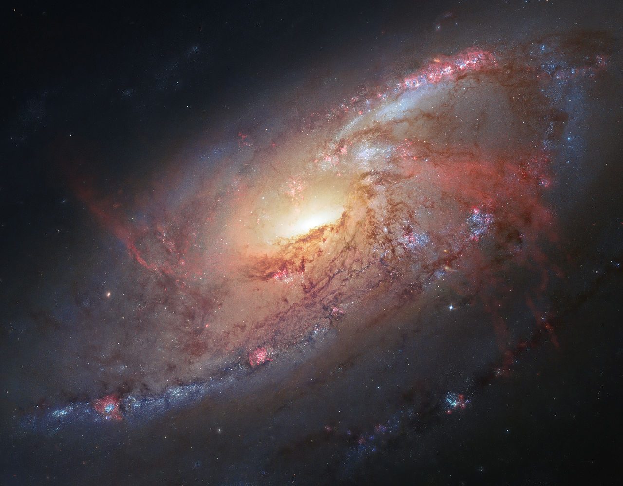 Photo de la galaxie Messier 106 prise par le télescope Hubble