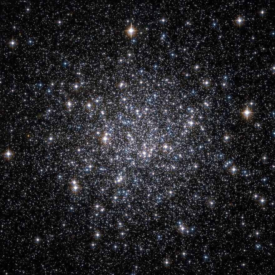 Amas d'étoiles globulaire M68. Photo prise par le télescope Hubble.