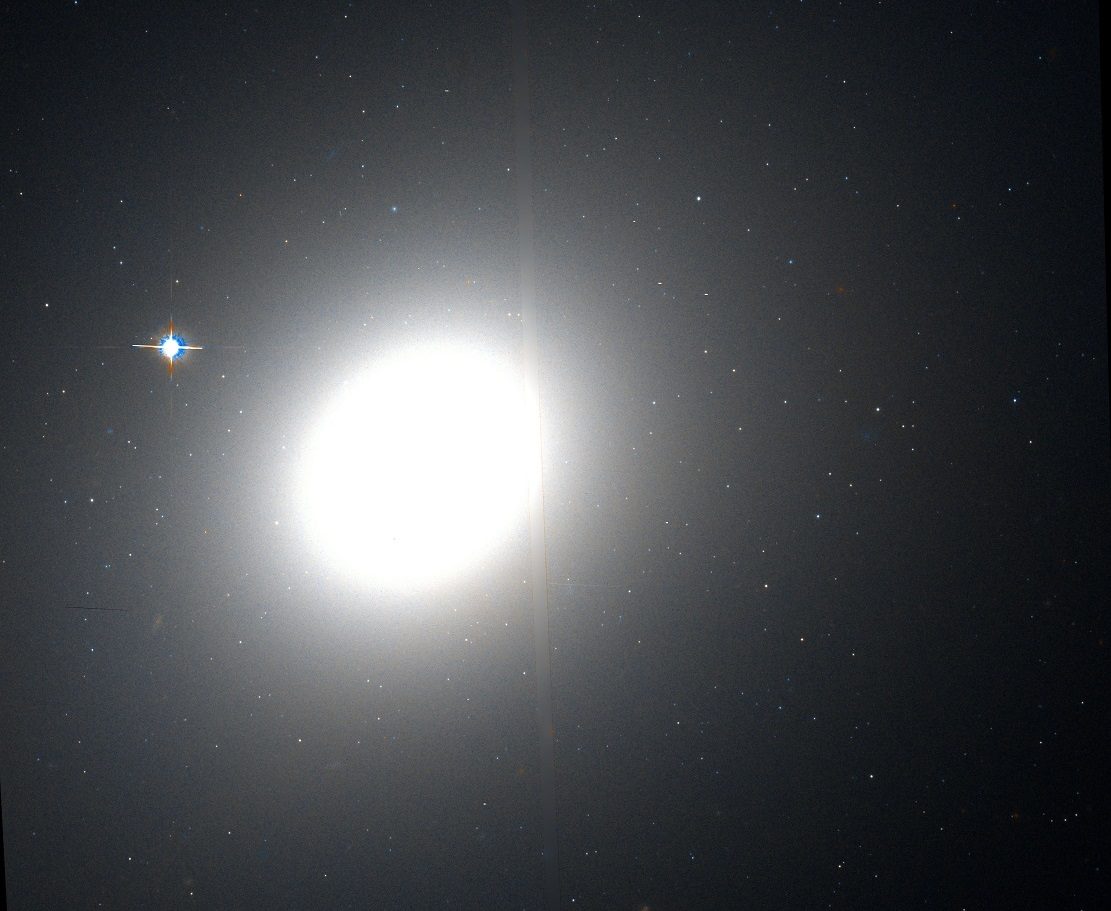 Galaxie elliptique M49 (photo du télescope Hubble)