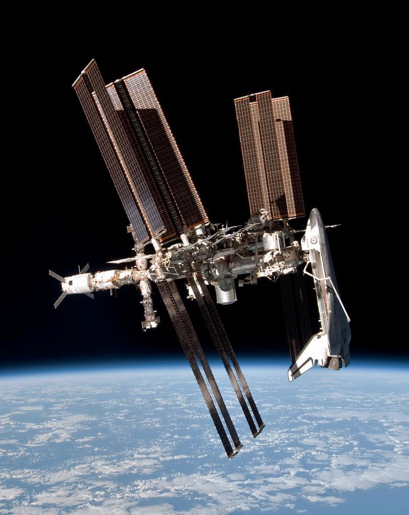 La Station spatiale internationale et la navette Endeavour.
