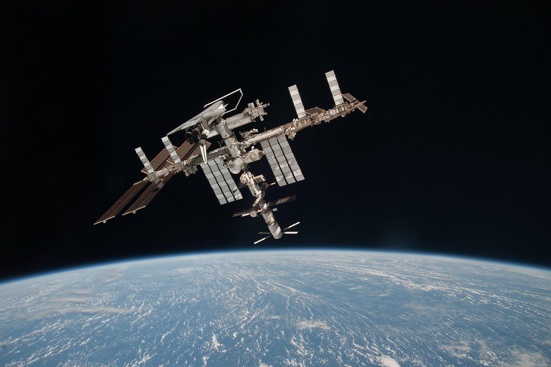 ISS avec la navette amarrée