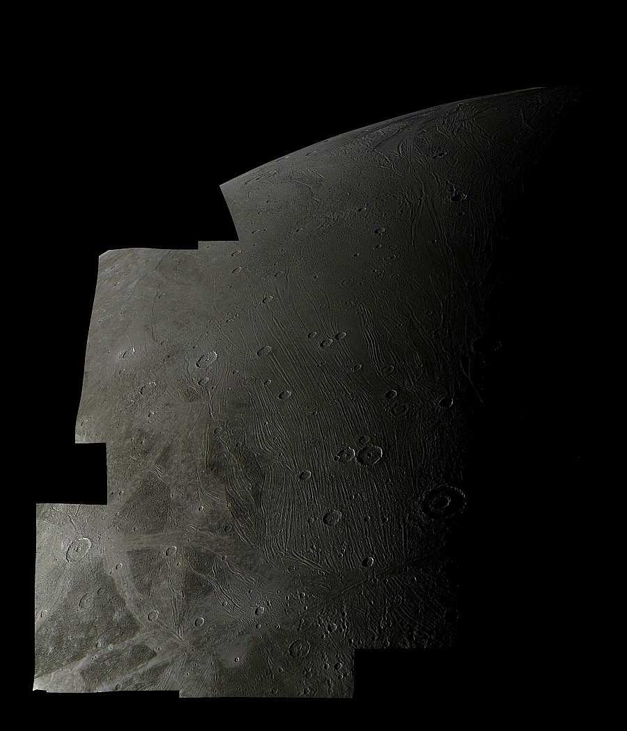 Mosaïque de la région polaire sud de Ganymède, image de Voyager 2