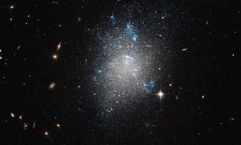 Galaxie irrégulière NGC 5477