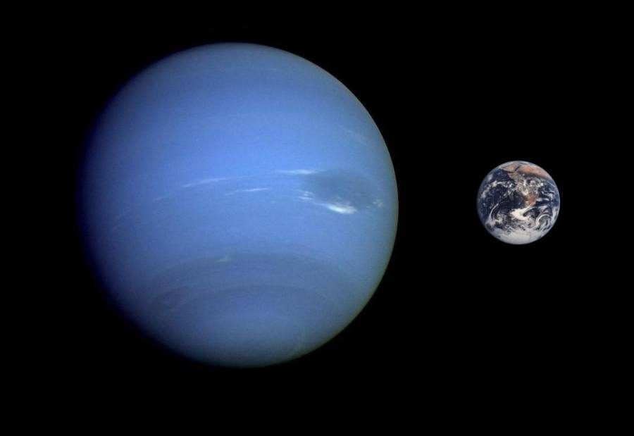 Neptune comparée à la Terre