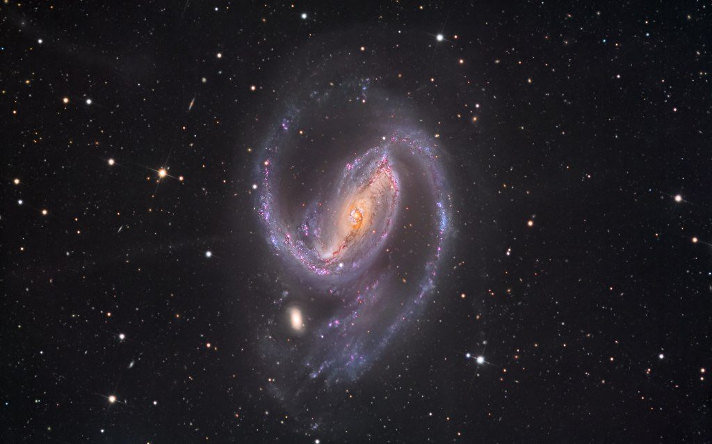 NGC 1097 est une galaxie spirale située dans la constellation du Fourneau.