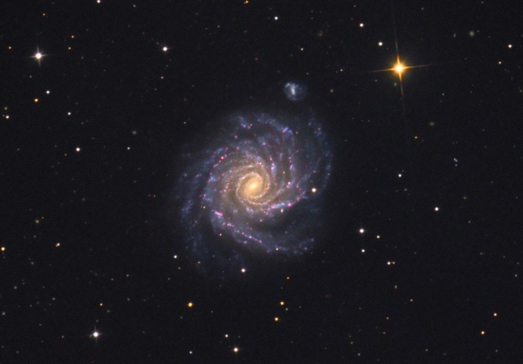NGC 1232 est une galaxie spirale avec une jonction dans la constellation de l'Eridanus.