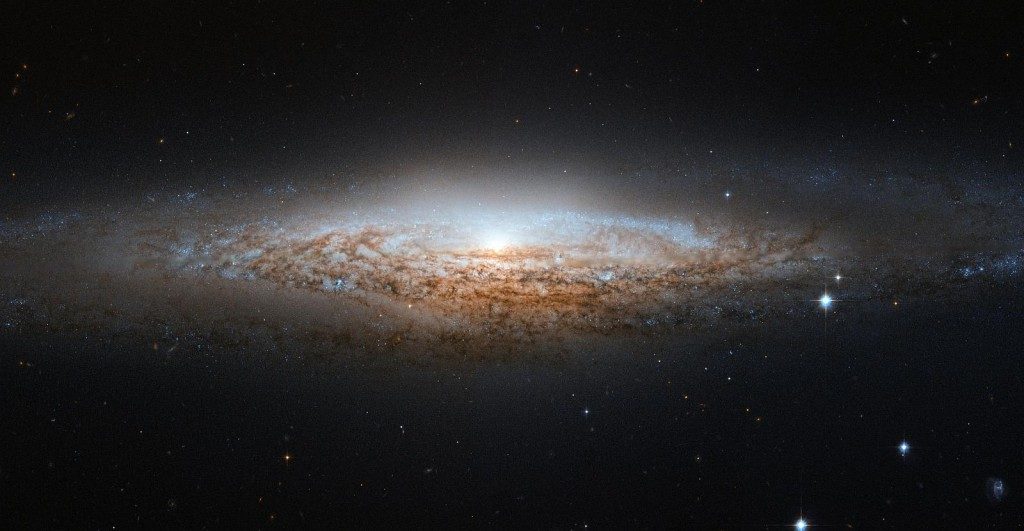 NGC 2683 est une galaxie spirale dans la constellation de Lynx. Image prise par le télescope Hubble.