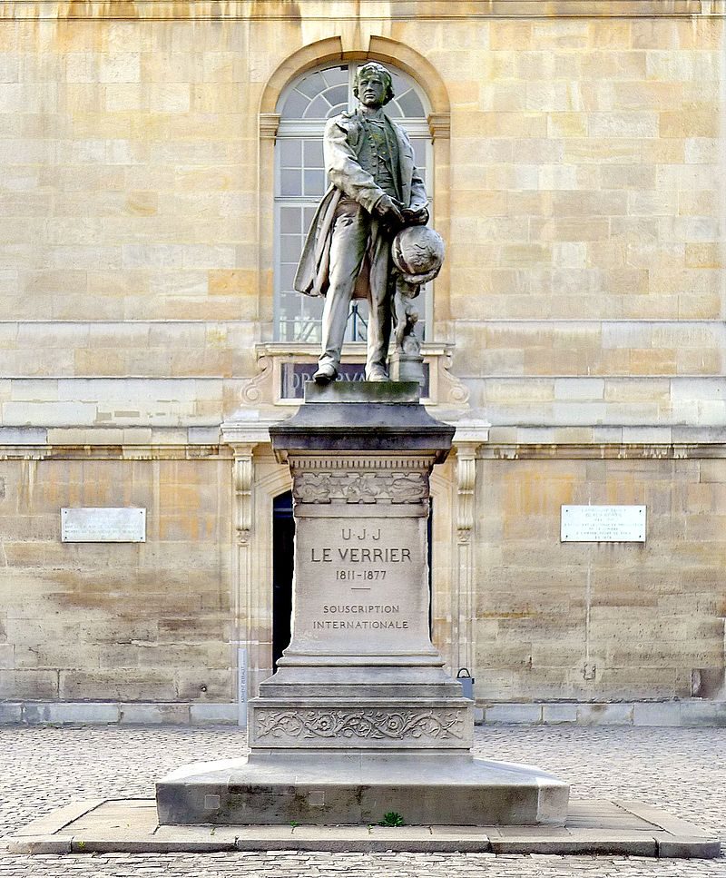 Monument de Leverrier à l'Observatoire de Paris.
