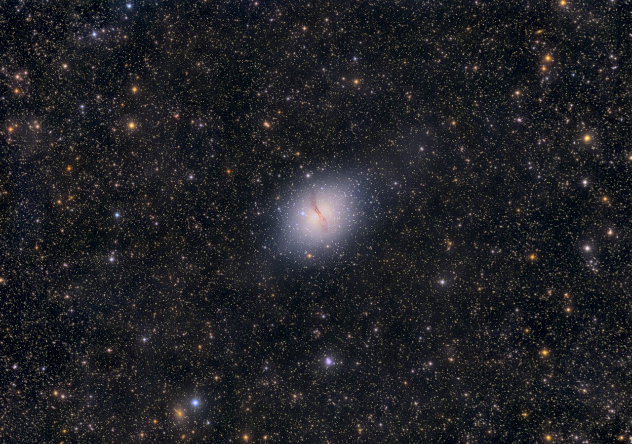 Galaxie elliptique particulière Centaurus A