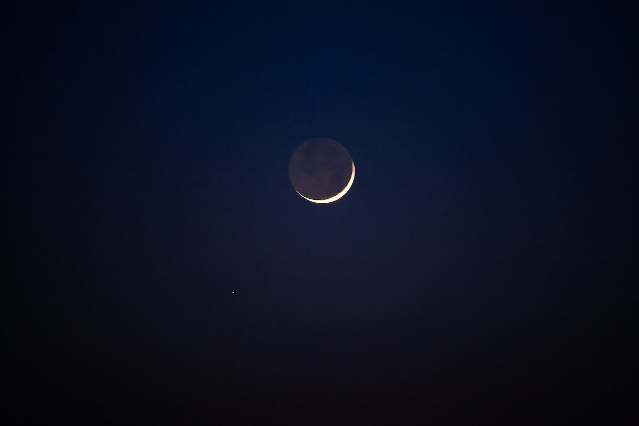 La lumière cendrée de la lune