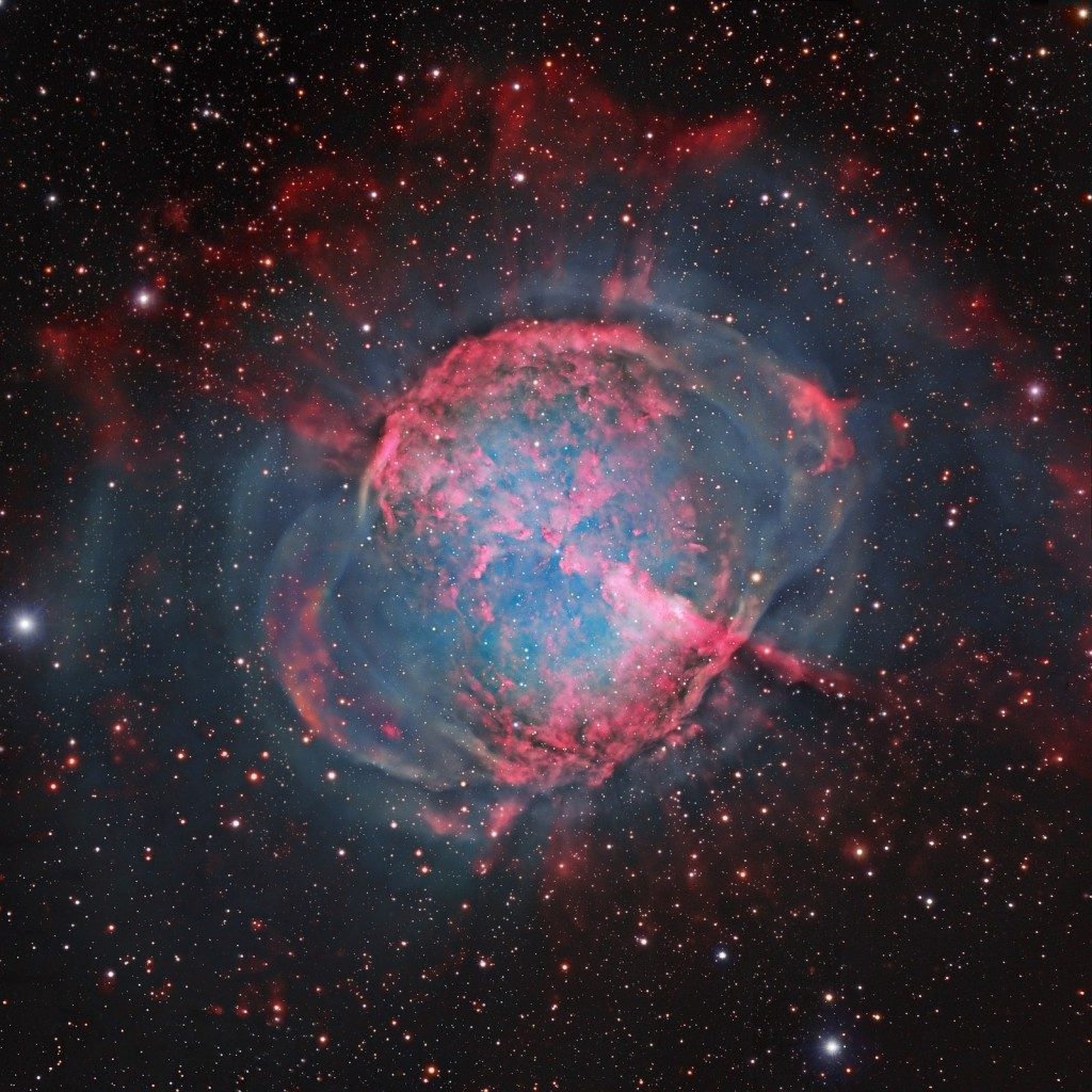 La nébuleuse planétaire bipolaire M27 Nébuleuse Dumbbell dans la constellation de la Flèche et du Renard