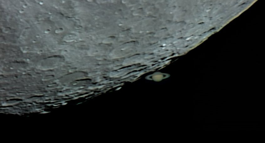 Lune recouvrant Saturne