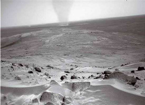 Tornade de poussière dans le cratère Gusev