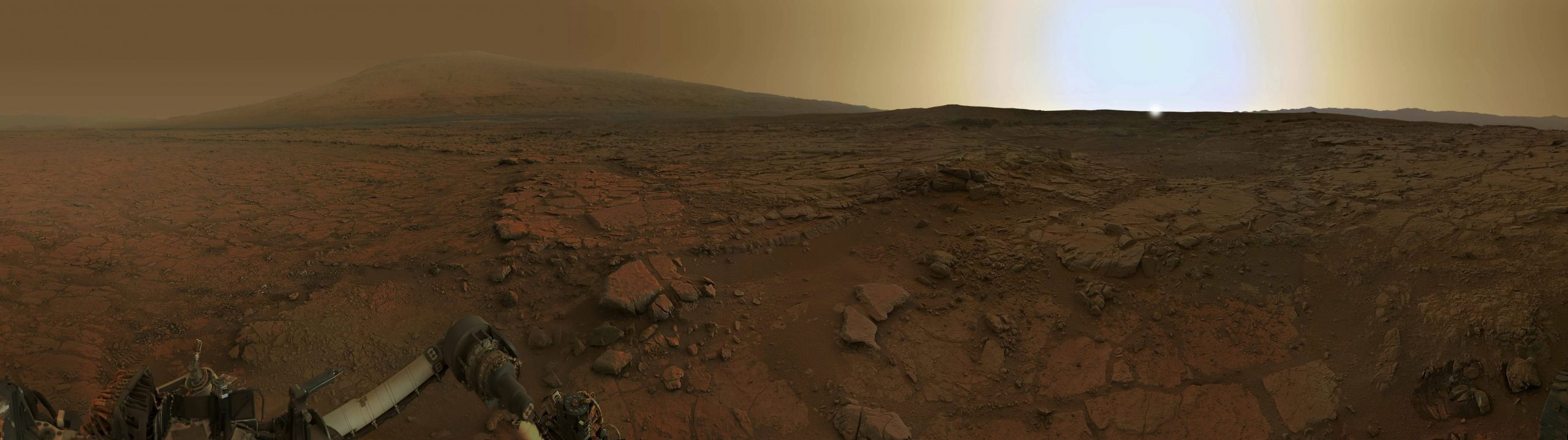 Un panorama de l'aube sur Mars