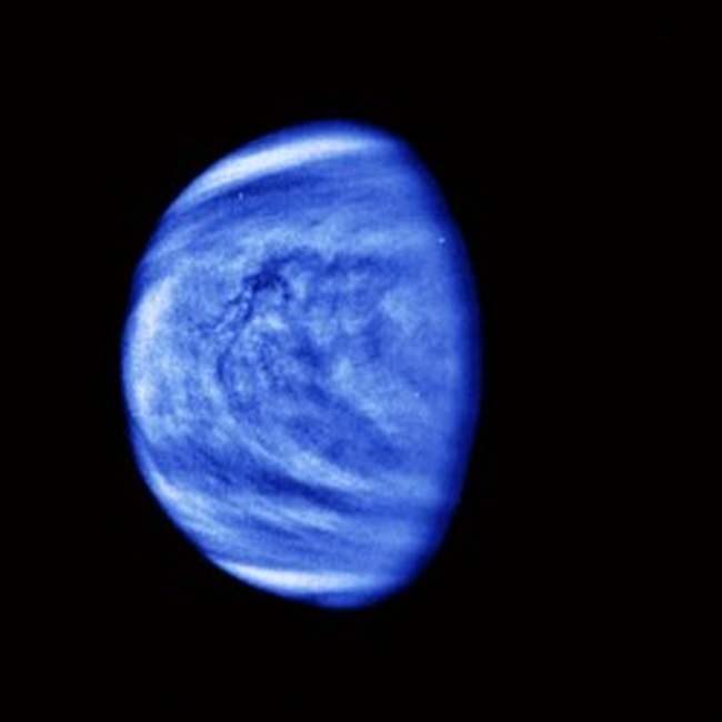 La planète la plus brillante est Vénus