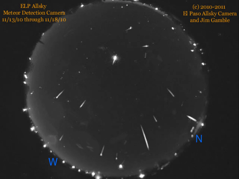 Image composite de la pluie de météores des Léonides prise par Jim Gamble, un habitant du Texas, en 2010.