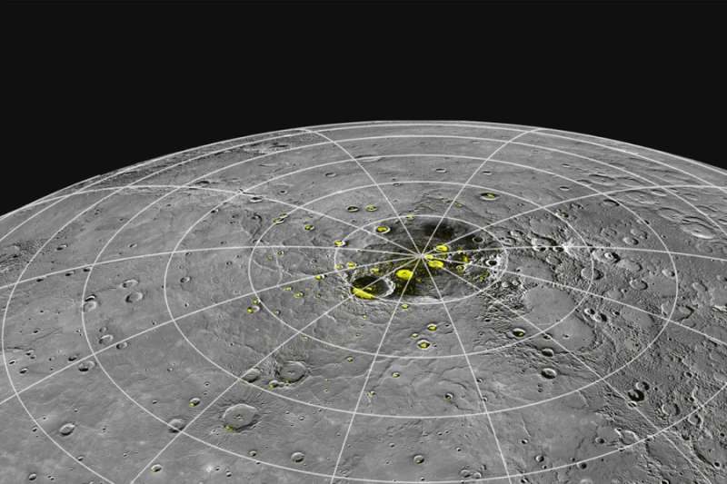 Vue en perspective de la région polaire nord de Mercure