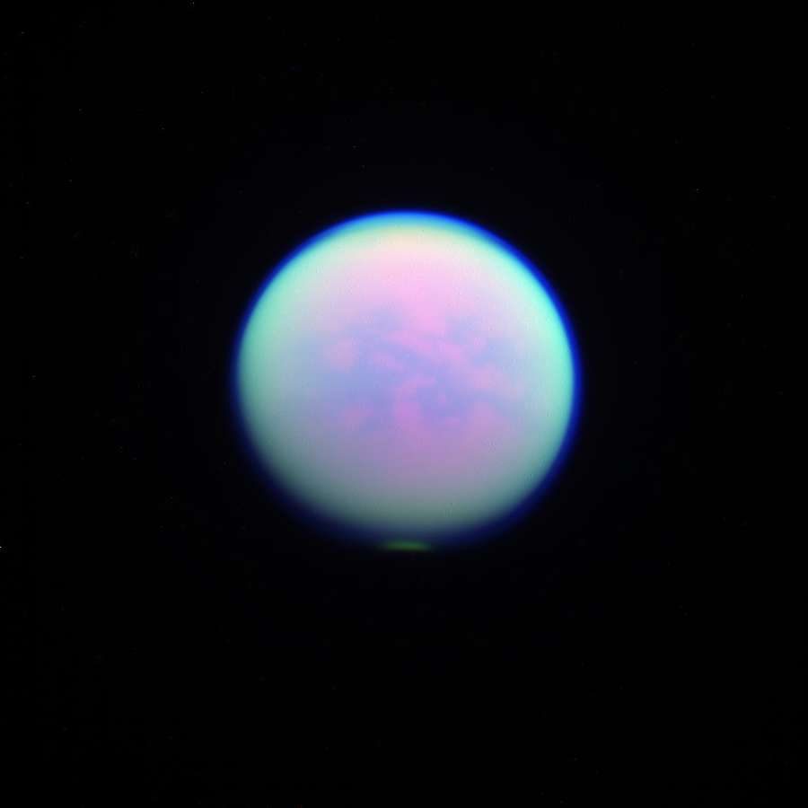 Image de Cassini prise avec 3 filtres différents