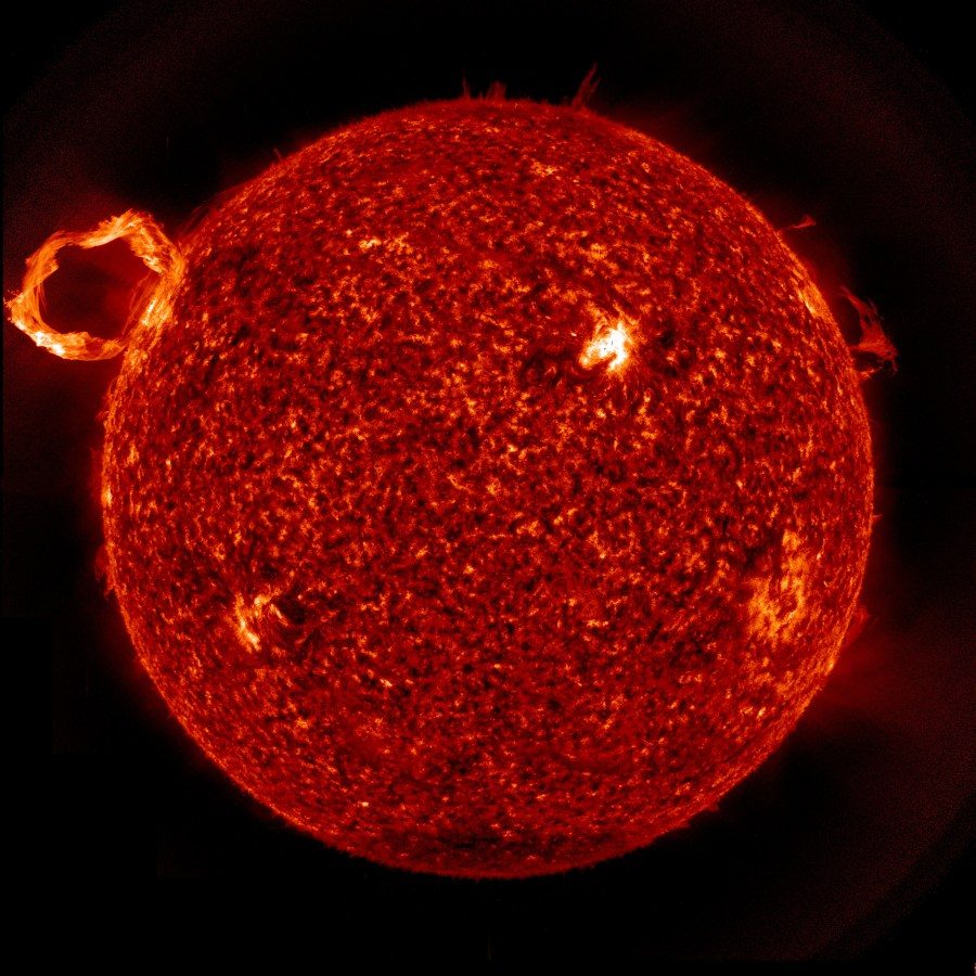 Le Soleil est une énorme boule de plasma chauffée au rouge