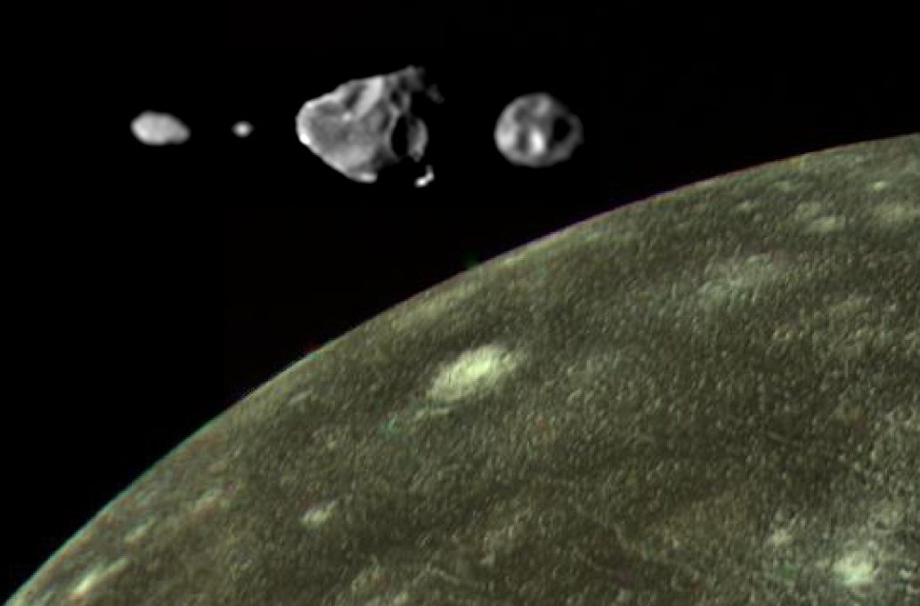 Les satellites internes de Jupiter sur fond de la lune Callisto.
