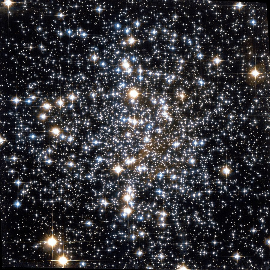 L'amas d'étoiles le plus ancien de la Voie lactée est Messier 4 (M4).