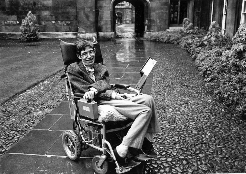 Un an après avoir obtenu son diplôme, Hawking a été diagnostiqué avec une sclérose latérale amyotrophique.